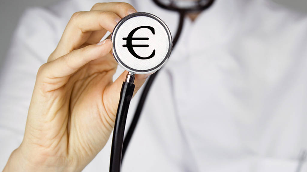 D&eacute;passements d'honoraires &agrave; l'h&ocirc;pital public et en clinique priv&eacute;e. Enqu&ecirc;te