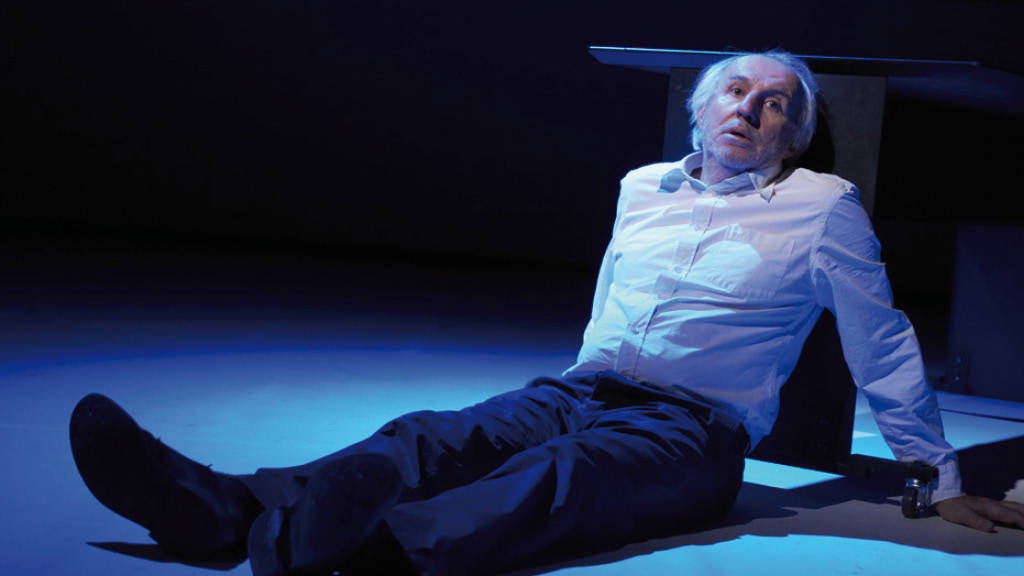 Olivier Saladin, seul en scène dans Ancien Malade des Hôpitaux de Paris de Daniel Pennac