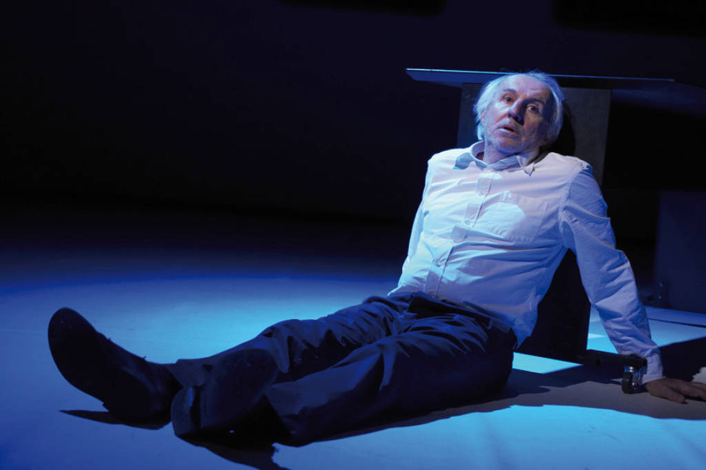 Olivier Saladin, seul en scène dans Ancien Malade des Hôpitaux de Paris de Daniel Pennac