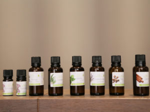 Huiles essentielles : avec prudence, sinon parcimonie…