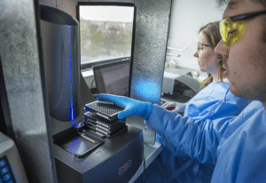 Thérapie génique : un défi technique, économique et politique