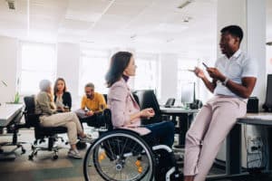 Insertion professionnelle des personnes en situation de handicap : des progrès, mais doit mieux faire