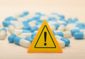 Fluoroquinolones et effets indésirables graves : nous demandons urgemment un encadrement de leur prescription