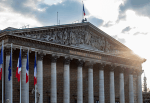 Adoption définitive du PLFSS 2026 : un texte amélioré par rapport au projet gouvernemental, mais l’absence de vision à long terme demeure